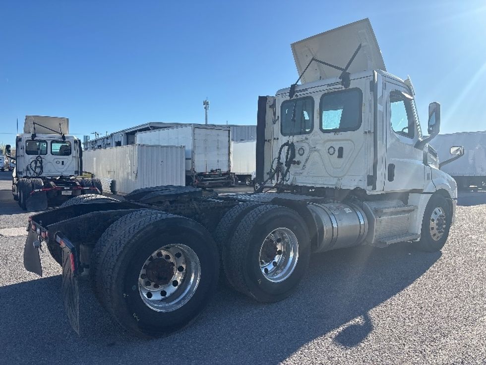 Day Cab Tractor-Heavy Duty Tractors-Freightliner-2021-T12664ST-Ottawa-ON-908,108\n\t\tkm-$ 50,000 - Image 7