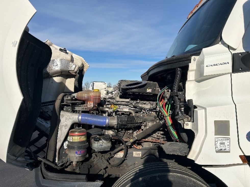 Day Cab Tractor-Heavy Duty Tractors-Freightliner-2021-T12664ST-Pennsauken-NJ-246,874\n\t\tmiles-$ 61,250 - Image 16