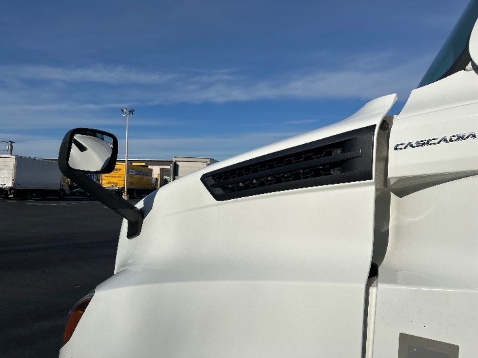 Day Cab Tractor-Heavy Duty Tractors-Freightliner-2021-T12664ST-Pennsauken-NJ-246,874\n\t\tmiles-$ 61,250 - Image 18