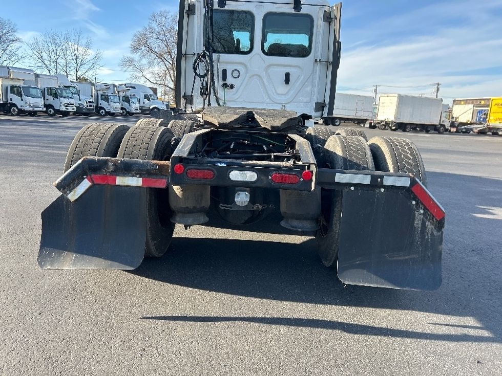 Day Cab Tractor-Heavy Duty Tractors-Freightliner-2021-T12664ST-Pennsauken-NJ-246,874\n\t\tmiles-$ 61,250 - Image 19
