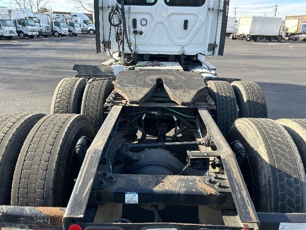 Day Cab Tractor-Heavy Duty Tractors-Freightliner-2021-T12664ST-Pennsauken-NJ-246,874\n\t\tmiles-$ 61,250 - Image 6