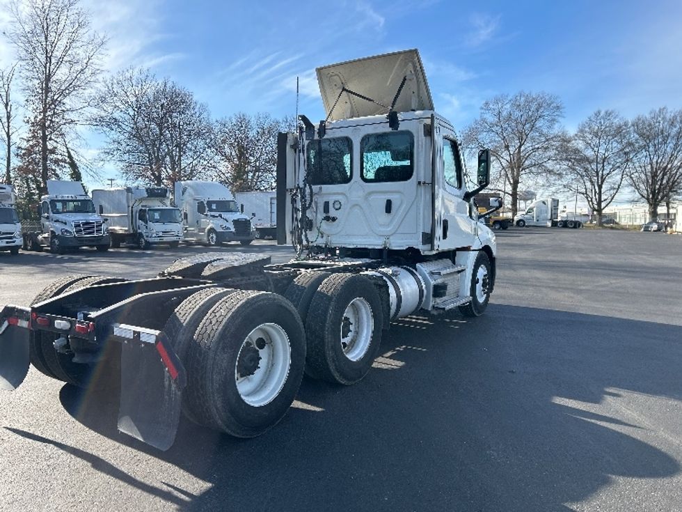 Day Cab Tractor-Heavy Duty Tractors-Freightliner-2021-T12664ST-Pennsauken-NJ-246,874\n\t\tmiles-$ 61,250 - Image 7