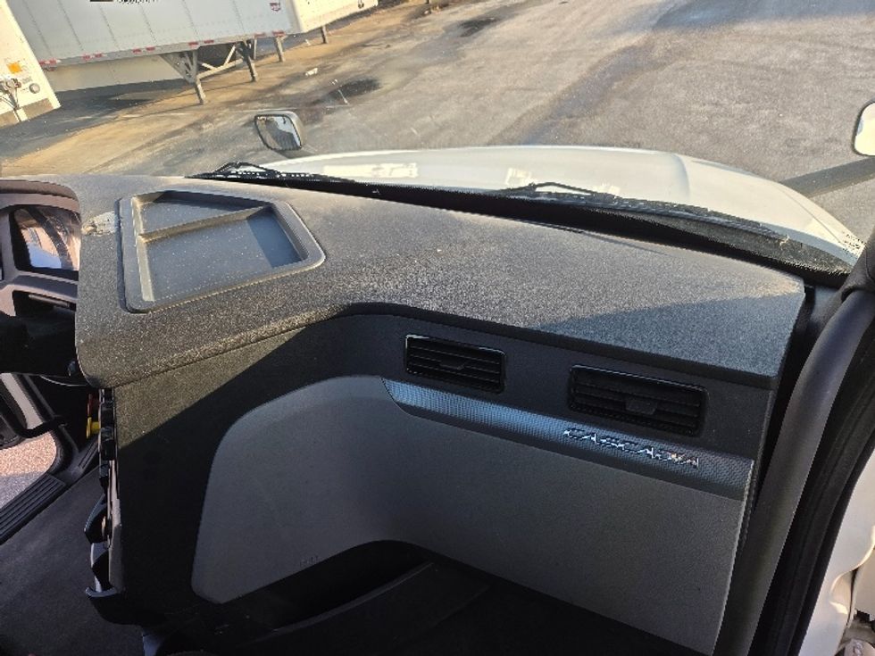 Day Cab Tractor-Heavy Duty Tractors-Freightliner-2021-T12664ST-Pensacola-FL-244,575\n\t\tmiles-$ 69,500 - Image 13