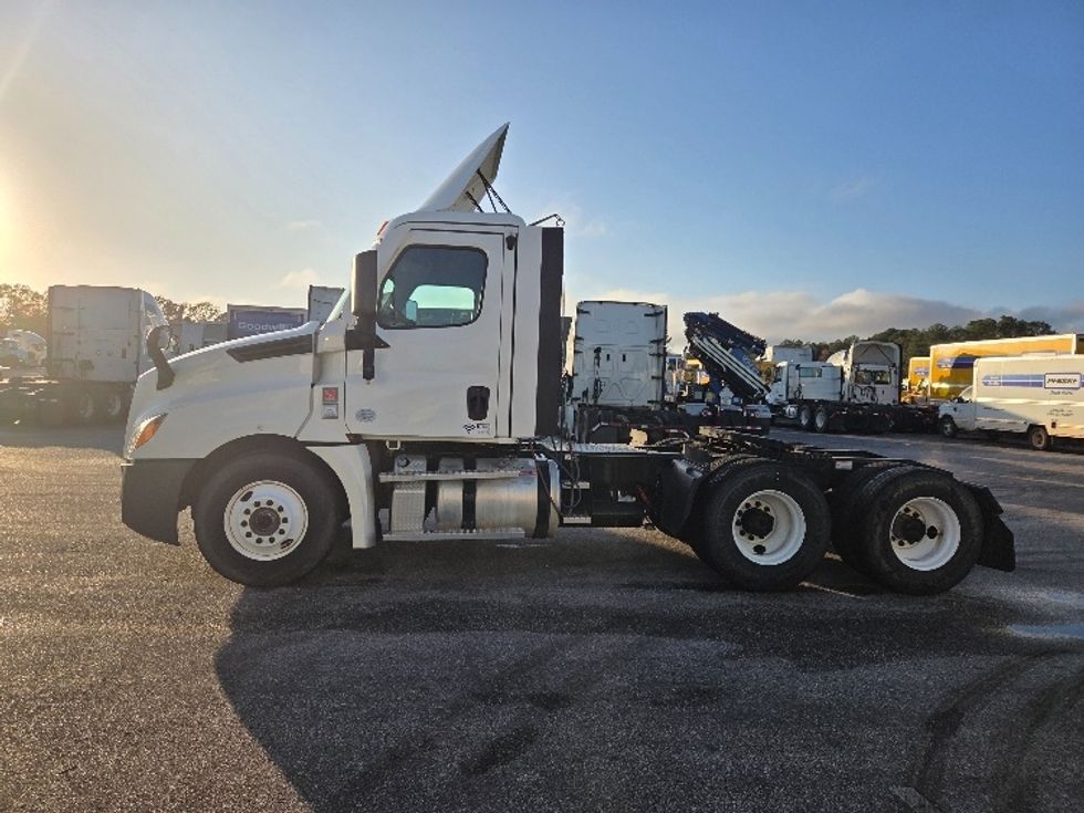 Day Cab Tractor-Heavy Duty Tractors-Freightliner-2021-T12664ST-Pensacola-FL-244,575\n\t\tmiles-$ 69,500 - Image 4