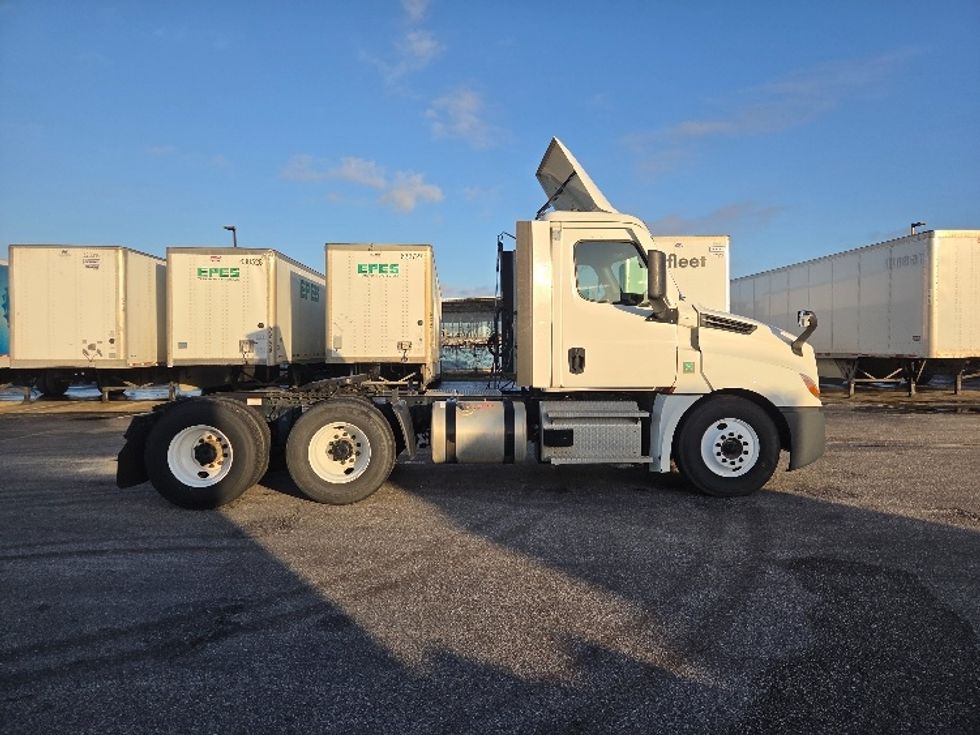 Day Cab Tractor-Heavy Duty Tractors-Freightliner-2021-T12664ST-Pensacola-FL-244,575\n\t\tmiles-$ 69,500 - Image 8