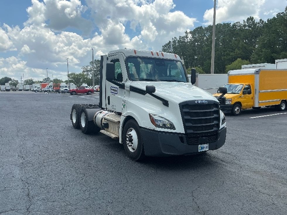 Day Cab Tractor-Heavy Duty Tractors-Freightliner-2021-T12664ST-Pensacola-FL-246,005\n\t\tmiles-$ 67,750 - Image 1