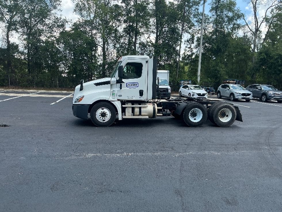 Day Cab Tractor-Heavy Duty Tractors-Freightliner-2021-T12664ST-Pensacola-FL-246,005\n\t\tmiles-$ 67,750 - Image 4