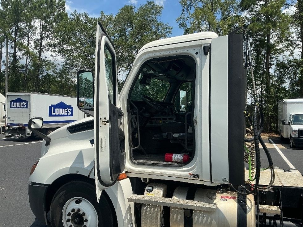 Day Cab Tractor-Heavy Duty Tractors-Freightliner-2021-T12664ST-Pensacola-FL-246,005\n\t\tmiles-$ 67,750 - Image 9