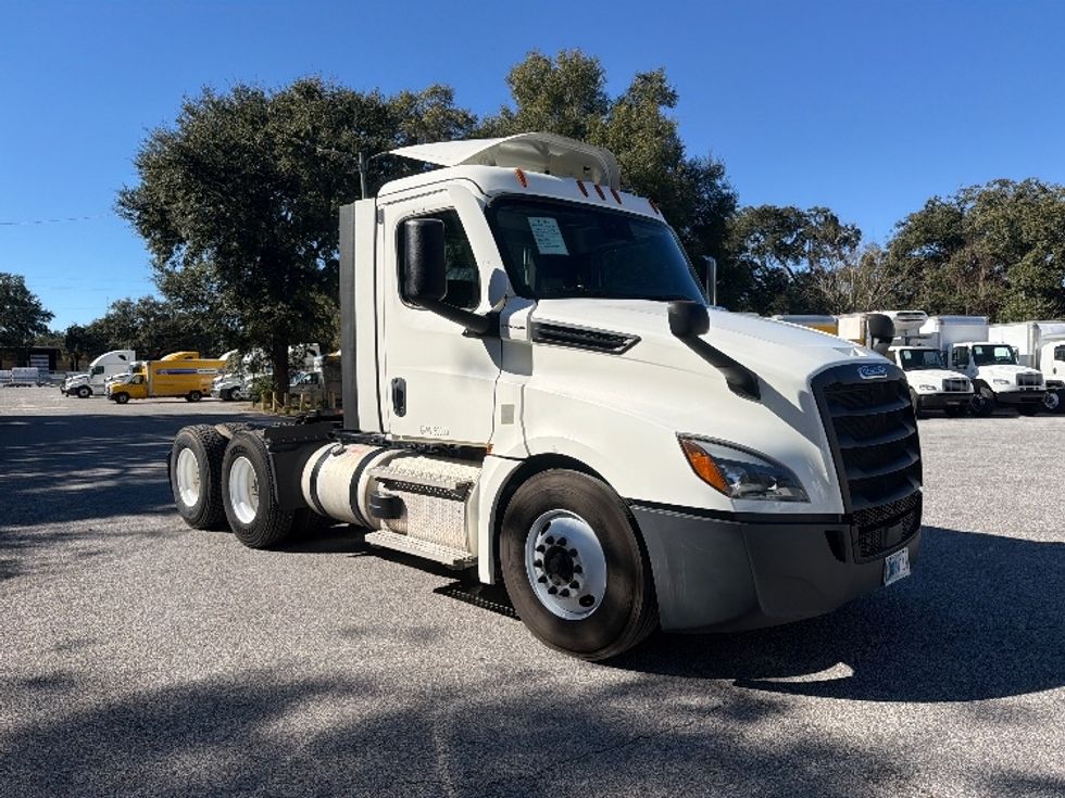 Day Cab Tractor-Heavy Duty Tractors-Freightliner-2021-T12664ST-Pensacola-FL-256,429\n\t\tmiles-$ 67,000 - Image 1