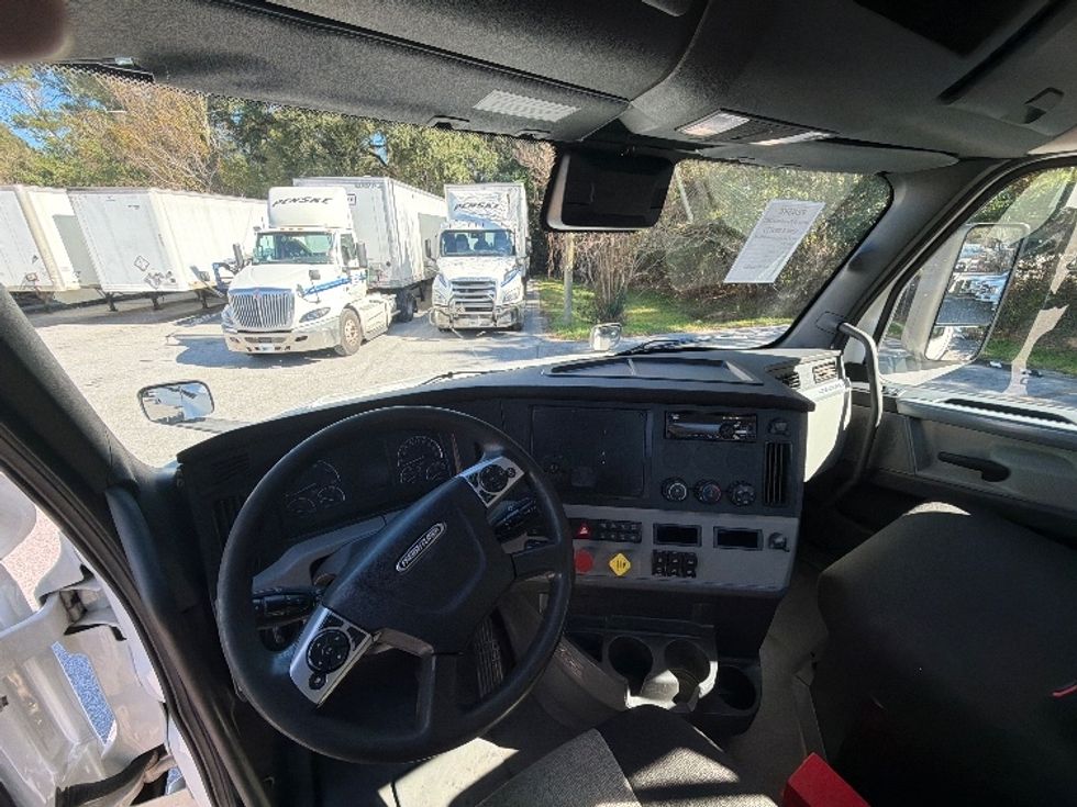 Day Cab Tractor-Heavy Duty Tractors-Freightliner-2021-T12664ST-Pensacola-FL-256,429\n\t\tmiles-$ 67,000 - Image 11