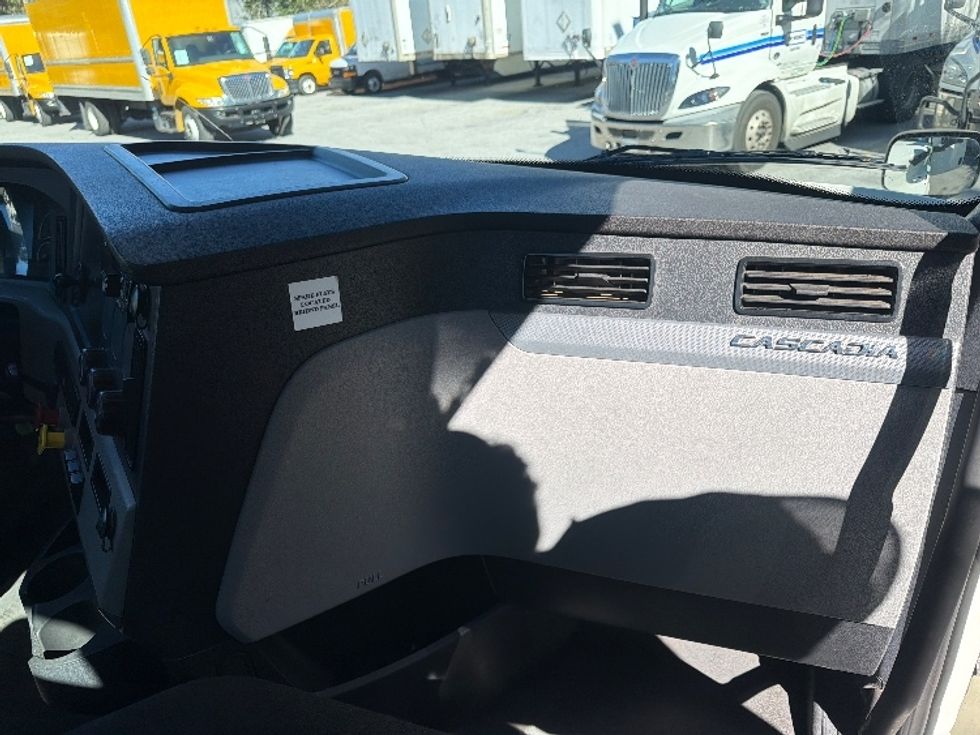 Day Cab Tractor-Heavy Duty Tractors-Freightliner-2021-T12664ST-Pensacola-FL-256,429\n\t\tmiles-$ 67,000 - Image 13