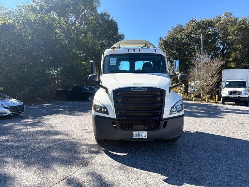 Day Cab Tractor-Heavy Duty Tractors-Freightliner-2021-T12664ST-Pensacola-FL-256,429\n\t\tmiles-$ 67,000 - Image 2