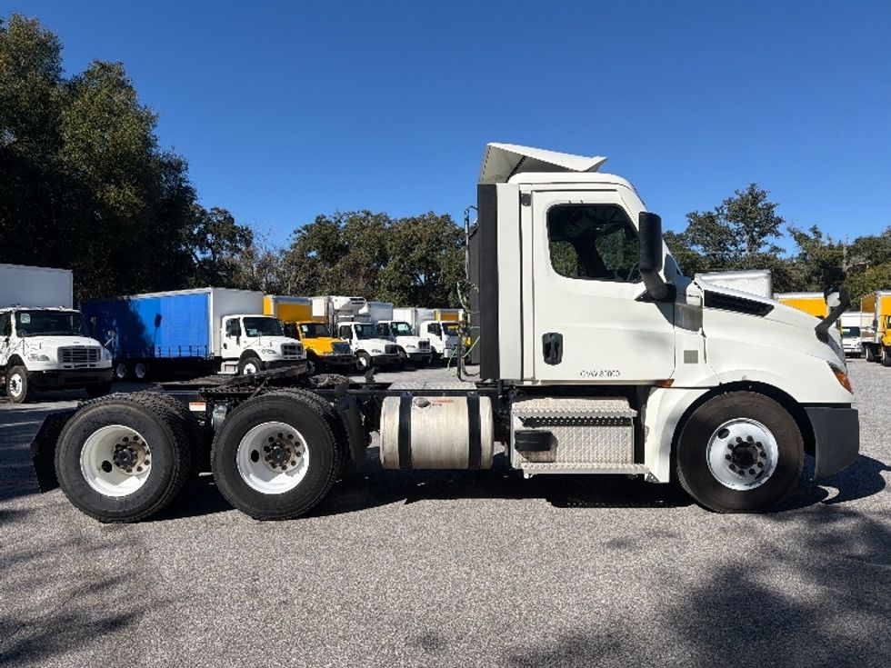 Day Cab Tractor-Heavy Duty Tractors-Freightliner-2021-T12664ST-Pensacola-FL-256,429\n\t\tmiles-$ 67,000 - Image 8
