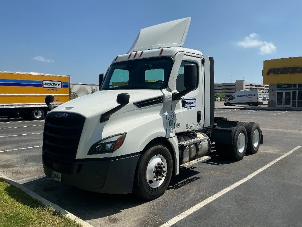 Day Cab Tractor-Heavy Duty Tractors-Freightliner-2021-T12664ST-Pensacola-FL-258,947\n\t\tmiles-$ 66,750 - Image 1
