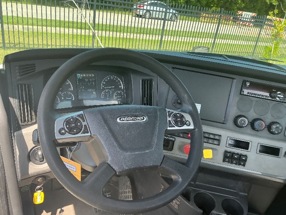 Day Cab Tractor-Heavy Duty Tractors-Freightliner-2021-T12664ST-Pensacola-FL-258,947\n\t\tmiles-$ 66,750 - Image 11