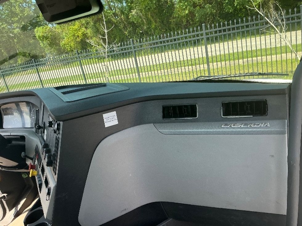 Day Cab Tractor-Heavy Duty Tractors-Freightliner-2021-T12664ST-Pensacola-FL-258,947\n\t\tmiles-$ 66,750 - Image 13