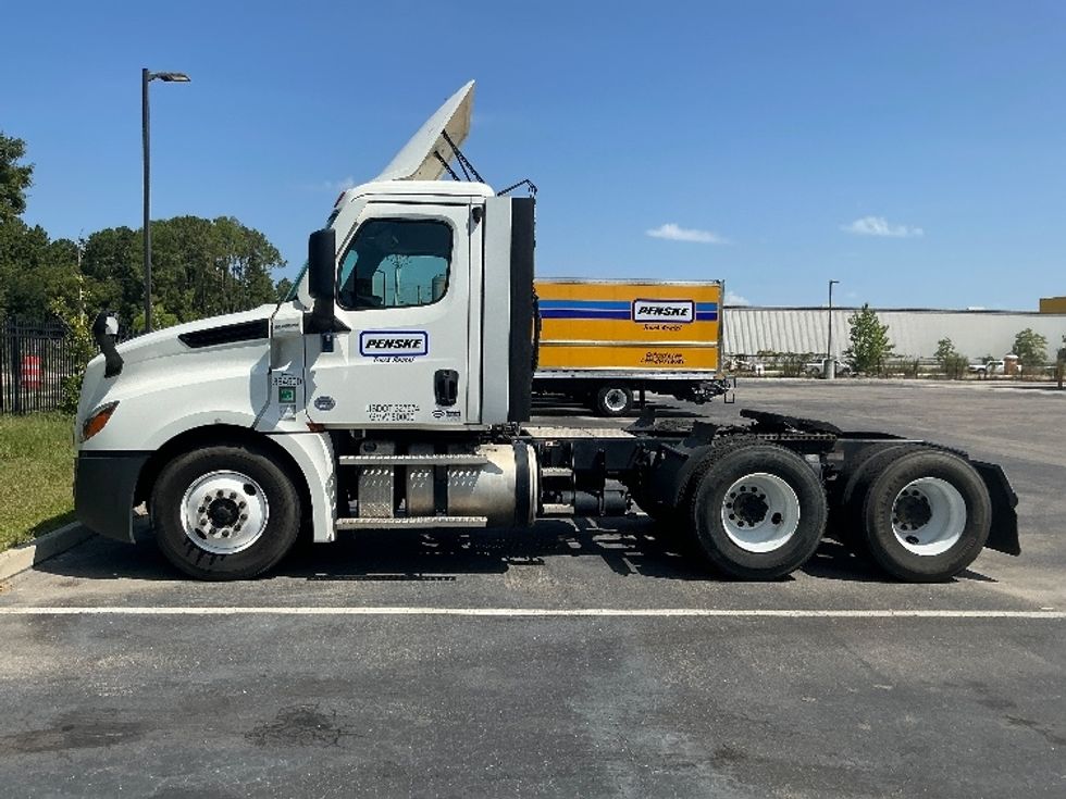 Day Cab Tractor-Heavy Duty Tractors-Freightliner-2021-T12664ST-Pensacola-FL-258,947\n\t\tmiles-$ 66,750 - Image 4