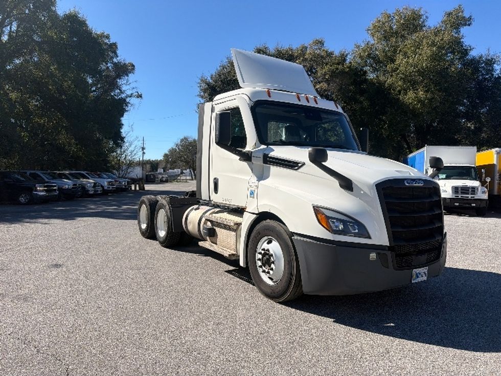 Day Cab Tractor-Heavy Duty Tractors-Freightliner-2021-T12664ST-Pensacola-FL-303,534\n\t\tmiles-$ 64,500 - Image 1