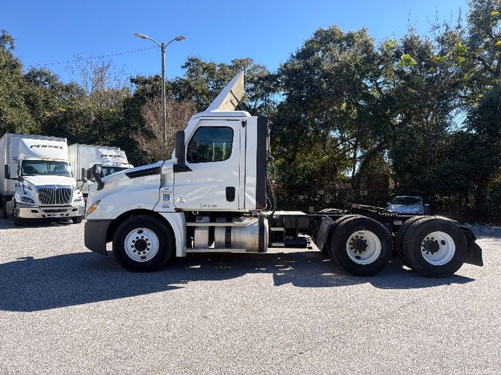 Day Cab Tractor-Heavy Duty Tractors-Freightliner-2021-T12664ST-Pensacola-FL-303,534\n\t\tmiles-$ 64,500 - Image 4
