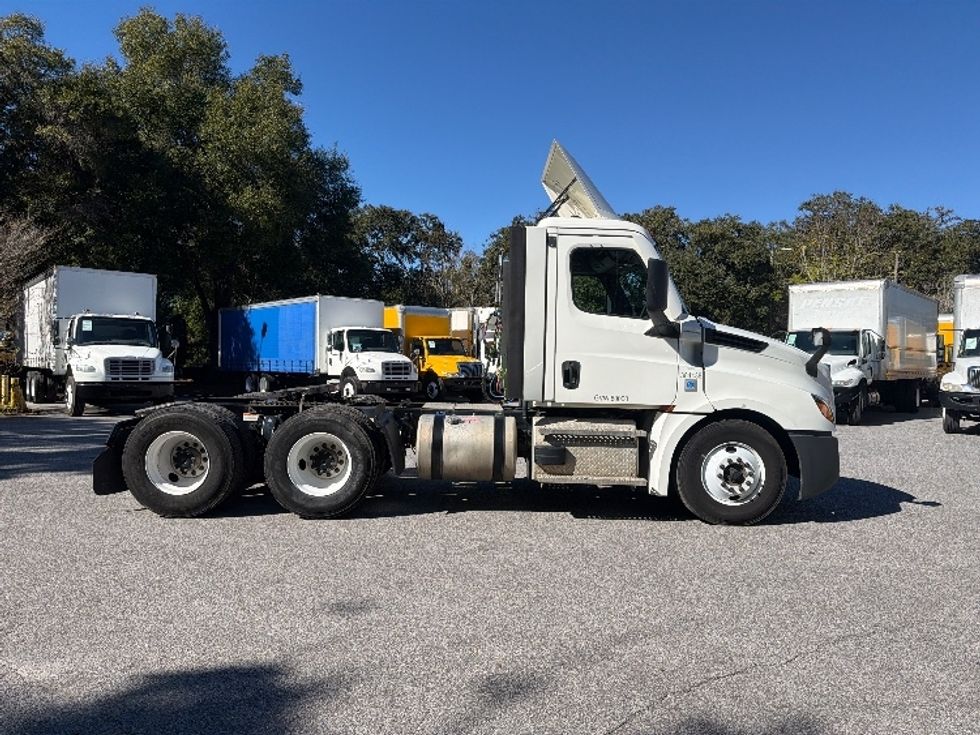 Day Cab Tractor-Heavy Duty Tractors-Freightliner-2021-T12664ST-Pensacola-FL-303,534\n\t\tmiles-$ 64,500 - Image 8