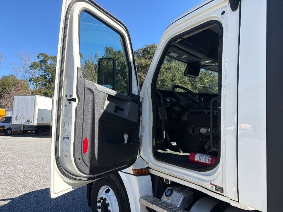 Day Cab Tractor-Heavy Duty Tractors-Freightliner-2021-T12664ST-Pensacola-FL-303,534\n\t\tmiles-$ 64,500 - Image 9