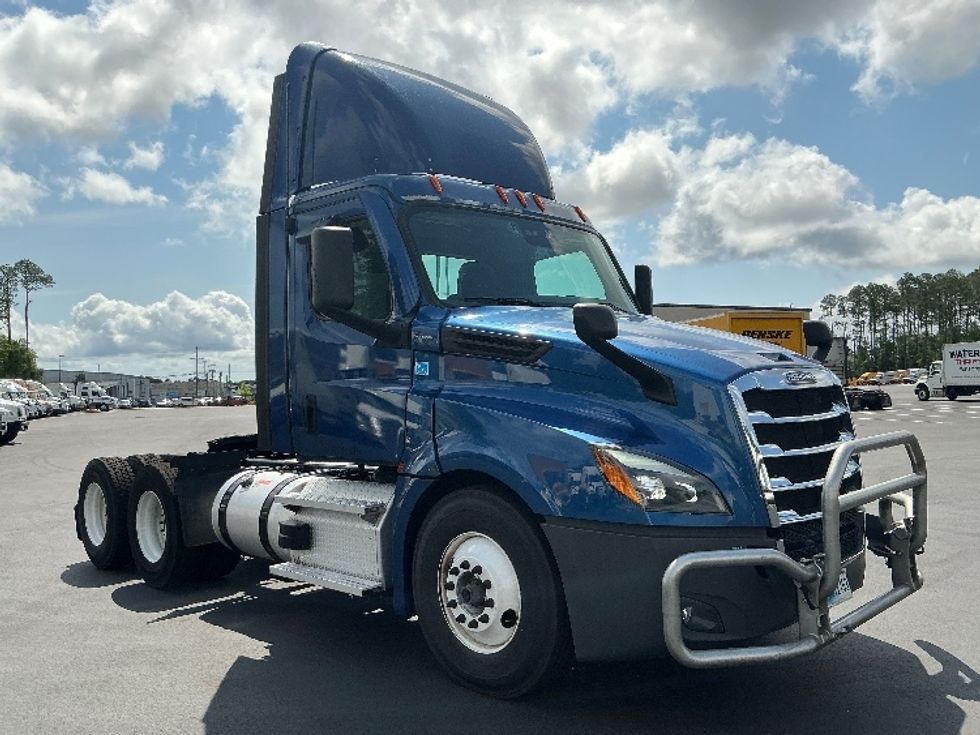 Day Cab Tractor-Heavy Duty Tractors-Freightliner-2021-T12664ST-Pensacola-FL-496,485\n\t\tmiles-$ 50,750 - Image 1