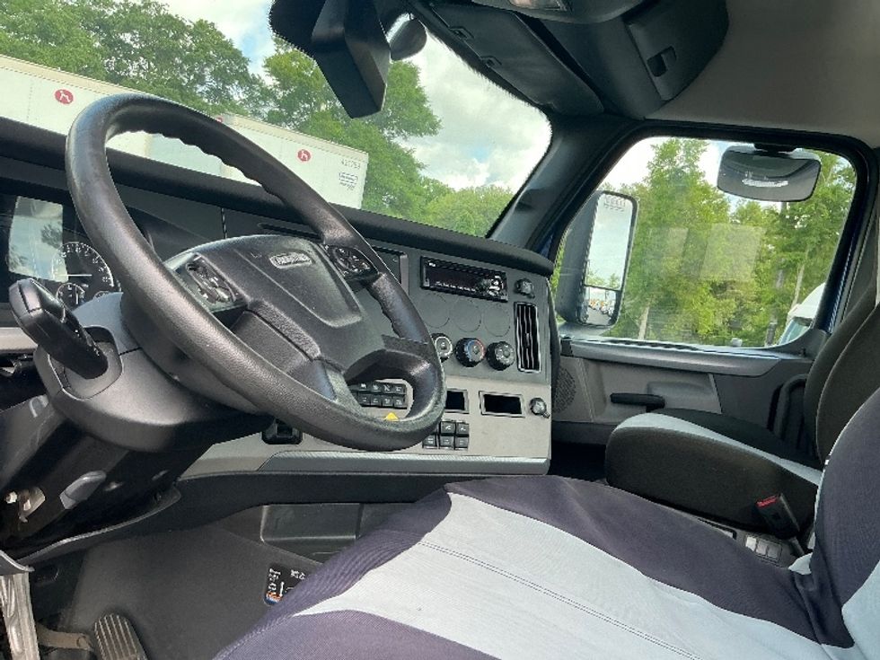 Day Cab Tractor-Heavy Duty Tractors-Freightliner-2021-T12664ST-Pensacola-FL-496,485\n\t\tmiles-$ 50,750 - Image 10