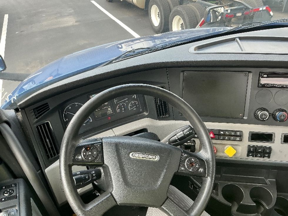 Day Cab Tractor-Heavy Duty Tractors-Freightliner-2021-T12664ST-Pensacola-FL-496,485\n\t\tmiles-$ 50,750 - Image 11