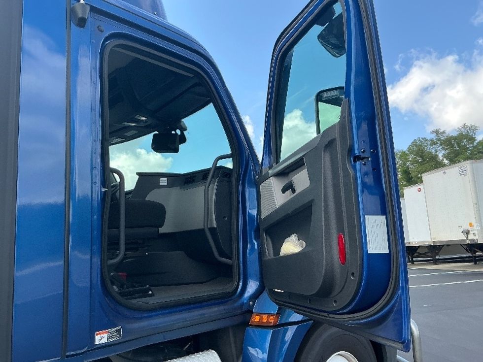 Day Cab Tractor-Heavy Duty Tractors-Freightliner-2021-T12664ST-Pensacola-FL-496,485\n\t\tmiles-$ 50,750 - Image 12