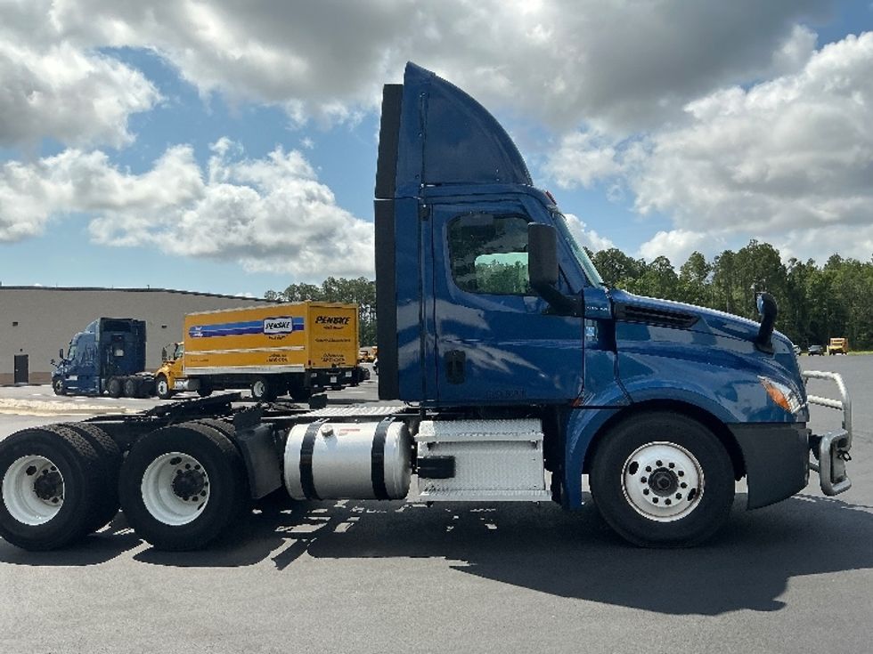 Day Cab Tractor-Heavy Duty Tractors-Freightliner-2021-T12664ST-Pensacola-FL-496,485\n\t\tmiles-$ 50,750 - Image 8