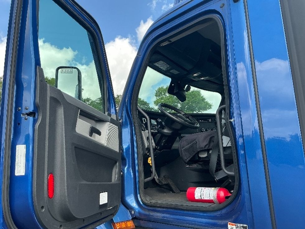 Day Cab Tractor-Heavy Duty Tractors-Freightliner-2021-T12664ST-Pensacola-FL-496,485\n\t\tmiles-$ 50,750 - Image 9