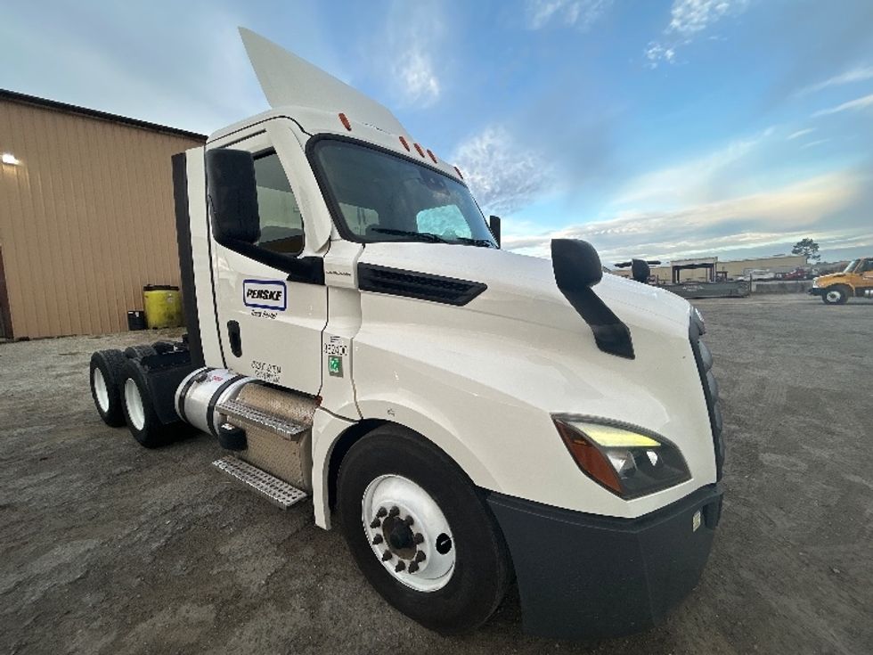 Day Cab Tractor-Heavy Duty Tractors-Freightliner-2021-T12664ST-Pensacola-FL-513,336\n\t\tmiles-$ 48,000 - Image 1