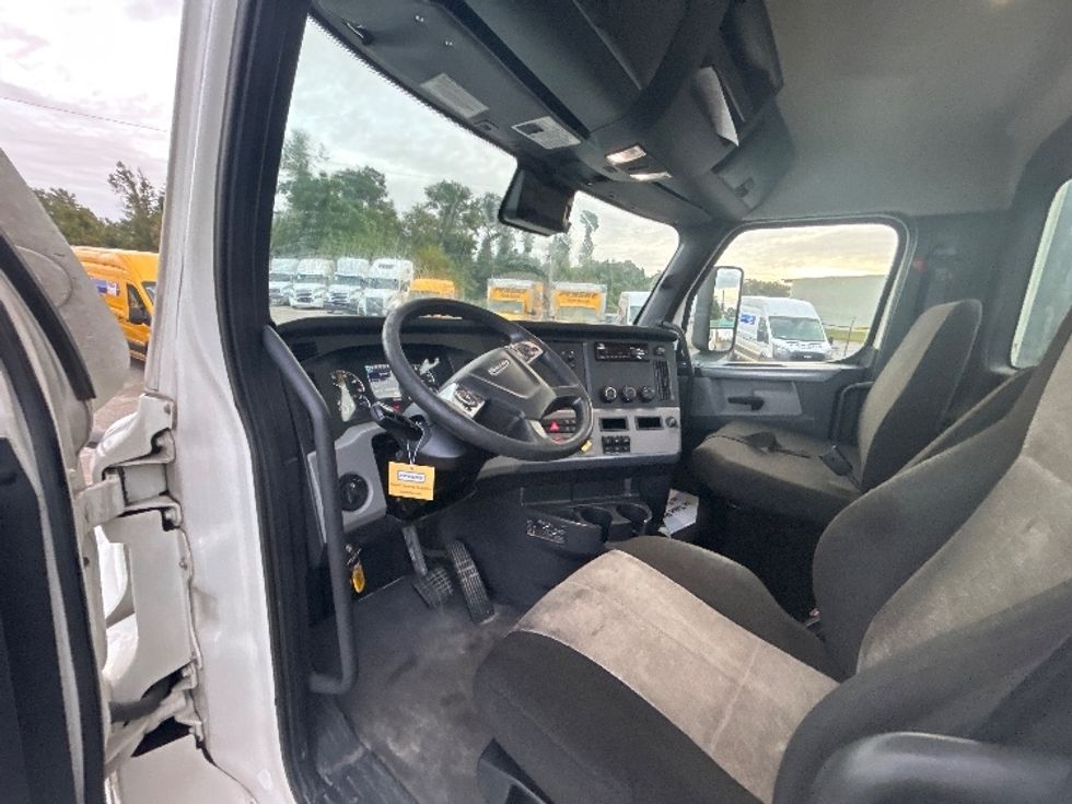 Day Cab Tractor-Heavy Duty Tractors-Freightliner-2021-T12664ST-Pensacola-FL-513,336\n\t\tmiles-$ 48,000 - Image 10