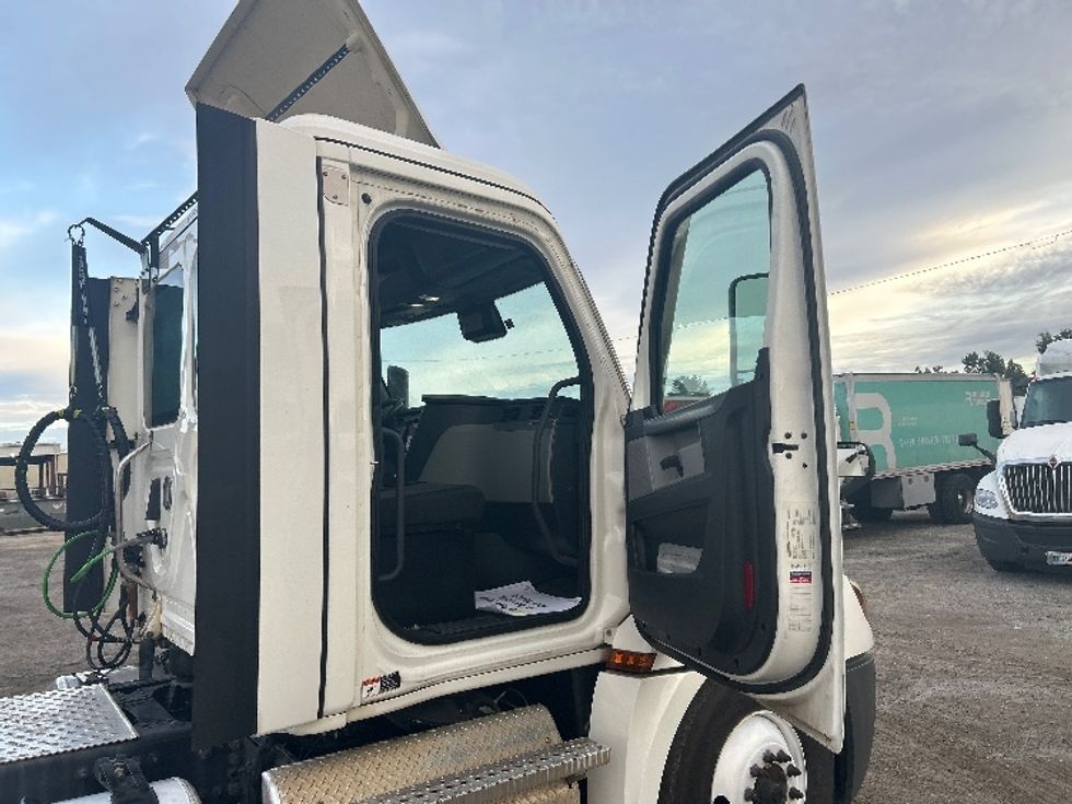 Day Cab Tractor-Heavy Duty Tractors-Freightliner-2021-T12664ST-Pensacola-FL-513,336\n\t\tmiles-$ 48,000 - Image 12