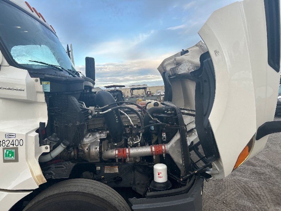 Day Cab Tractor-Heavy Duty Tractors-Freightliner-2021-T12664ST-Pensacola-FL-513,336\n\t\tmiles-$ 48,000 - Image 15