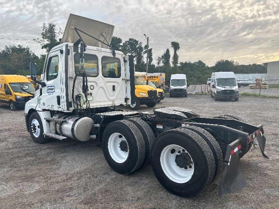 Day Cab Tractor-Heavy Duty Tractors-Freightliner-2021-T12664ST-Pensacola-FL-513,336\n\t\tmiles-$ 48,000 - Image 5