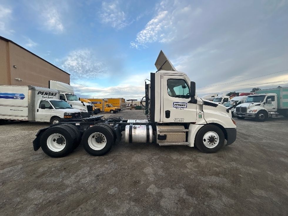 Day Cab Tractor-Heavy Duty Tractors-Freightliner-2021-T12664ST-Pensacola-FL-513,336\n\t\tmiles-$ 48,000 - Image 8