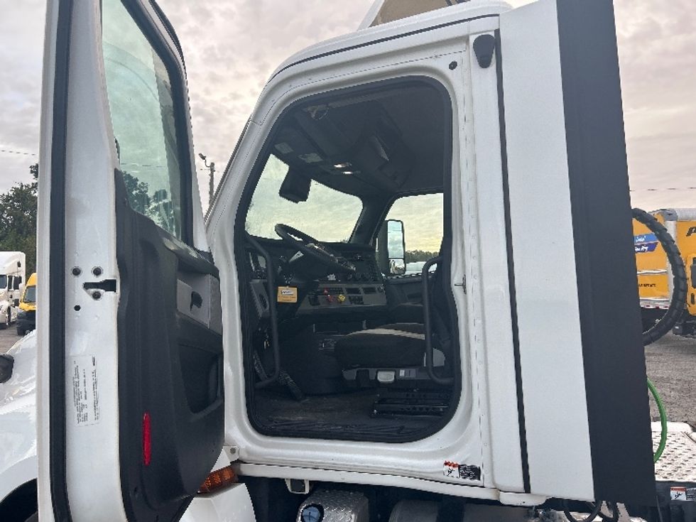 Day Cab Tractor-Heavy Duty Tractors-Freightliner-2021-T12664ST-Pensacola-FL-513,336\n\t\tmiles-$ 48,000 - Image 9