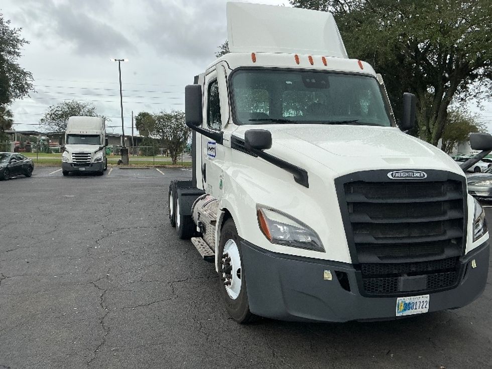 Day Cab Tractor-Heavy Duty Tractors-Freightliner-2021-T12664ST-Pensacola-FL-520,701\n\t\tmiles-$ 47,250 - Image 1
