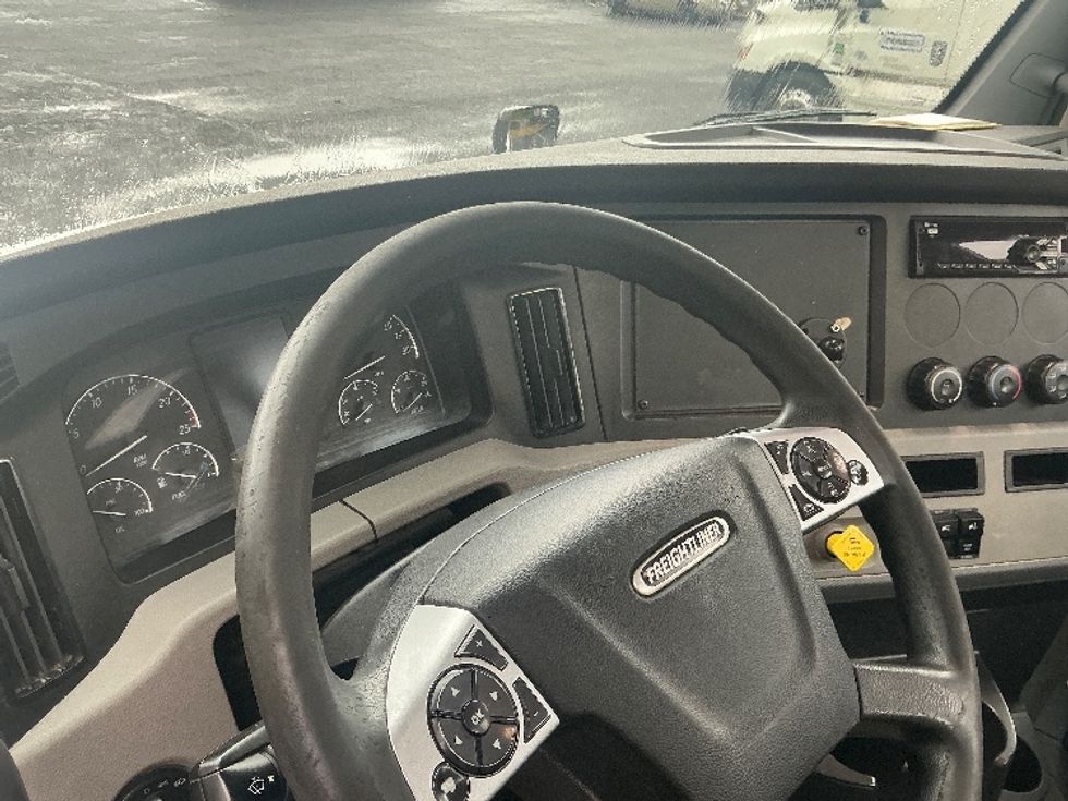 Day Cab Tractor-Heavy Duty Tractors-Freightliner-2021-T12664ST-Pensacola-FL-520,701\n\t\tmiles-$ 47,250 - Image 11