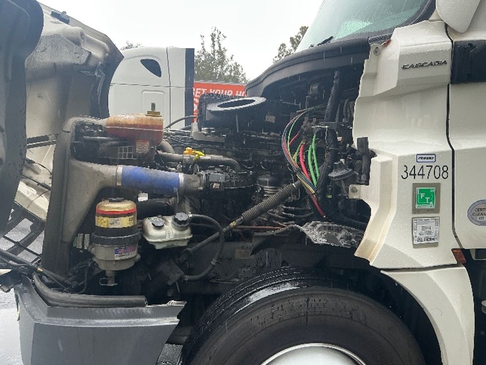 Day Cab Tractor-Heavy Duty Tractors-Freightliner-2021-T12664ST-Pensacola-FL-520,701\n\t\tmiles-$ 47,250 - Image 16