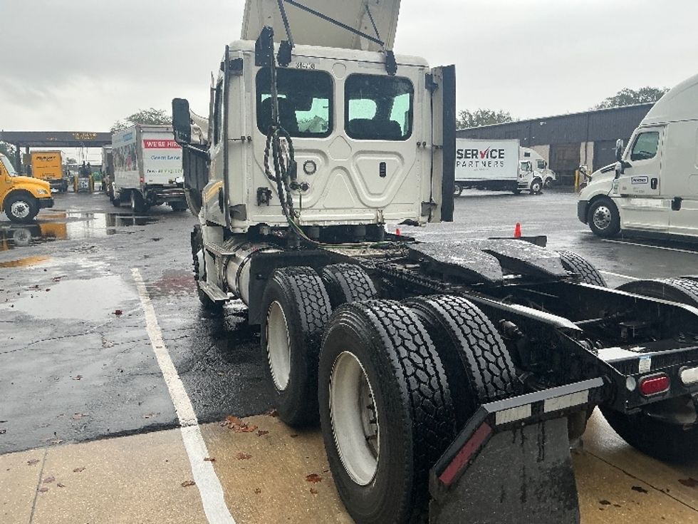Day Cab Tractor-Heavy Duty Tractors-Freightliner-2021-T12664ST-Pensacola-FL-520,701\n\t\tmiles-$ 47,250 - Image 17