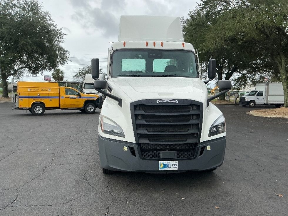 Day Cab Tractor-Heavy Duty Tractors-Freightliner-2021-T12664ST-Pensacola-FL-520,701\n\t\tmiles-$ 47,250 - Image 2