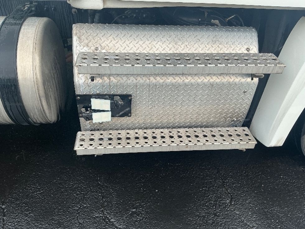 Day Cab Tractor-Heavy Duty Tractors-Freightliner-2021-T12664ST-Pensacola-FL-520,701\n\t\tmiles-$ 47,250 - Image 21