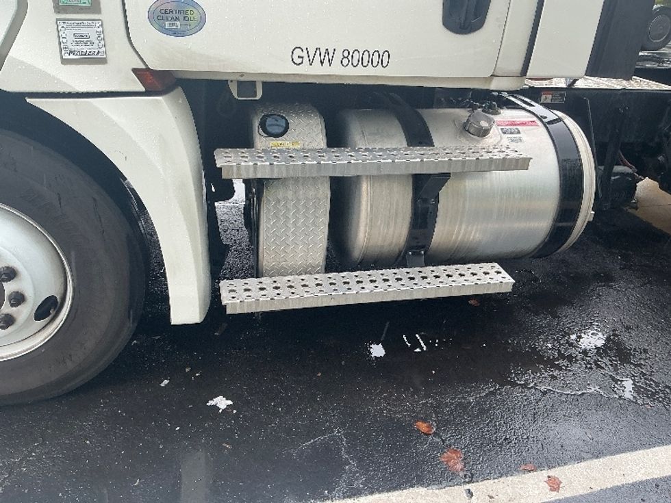 Day Cab Tractor-Heavy Duty Tractors-Freightliner-2021-T12664ST-Pensacola-FL-520,701\n\t\tmiles-$ 47,250 - Image 24