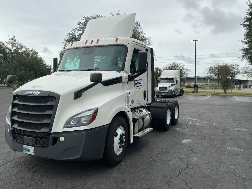 Day Cab Tractor-Heavy Duty Tractors-Freightliner-2021-T12664ST-Pensacola-FL-520,701\n\t\tmiles-$ 47,250 - Image 3