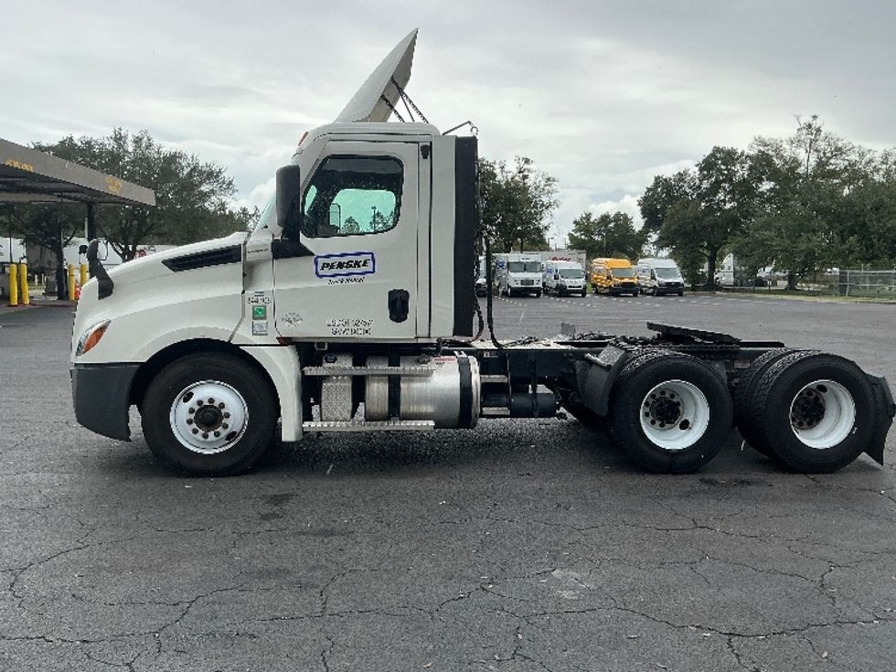 Day Cab Tractor-Heavy Duty Tractors-Freightliner-2021-T12664ST-Pensacola-FL-520,701\n\t\tmiles-$ 47,250 - Image 4
