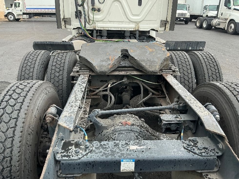 Day Cab Tractor-Heavy Duty Tractors-Freightliner-2021-T12664ST-Pensacola-FL-520,701\n\t\tmiles-$ 47,250 - Image 6