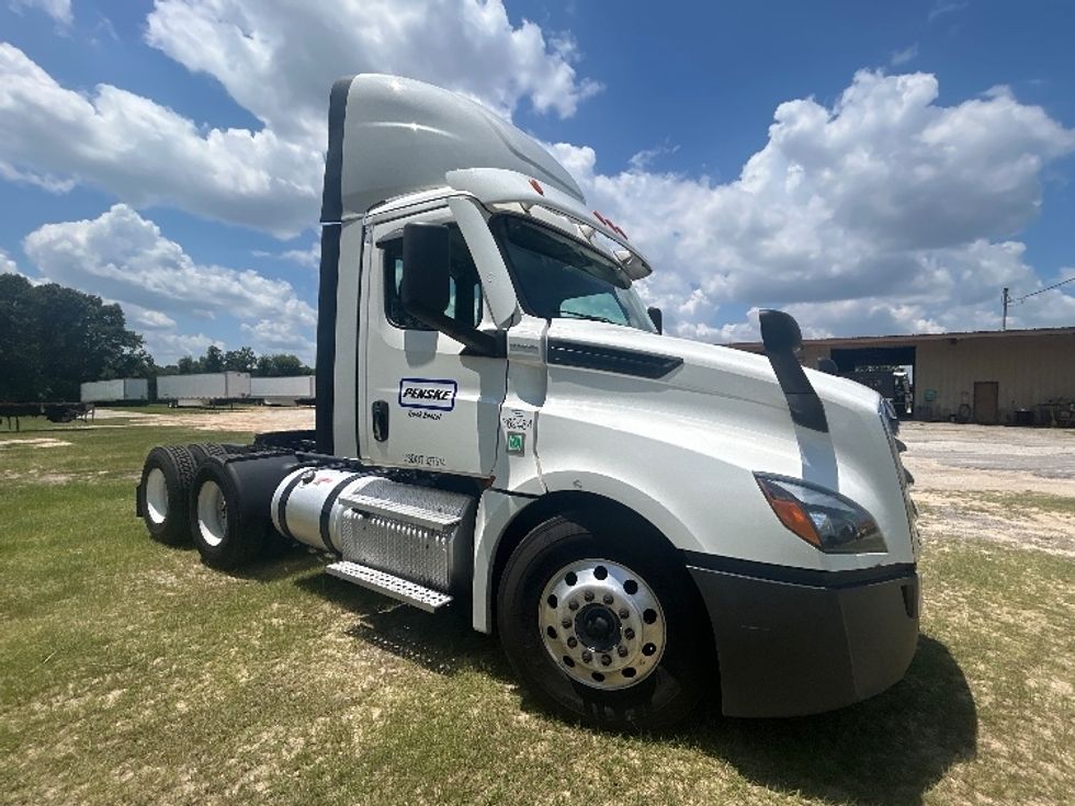 Day Cab Tractor-Heavy Duty Tractors-Freightliner-2021-T12664ST-Pensacola-FL-559,291\n\t\tmiles-$ 42,750 - Image 1