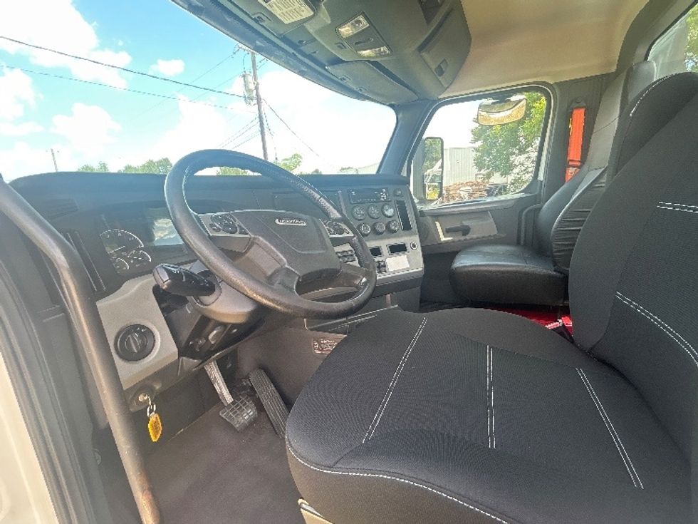 Day Cab Tractor-Heavy Duty Tractors-Freightliner-2021-T12664ST-Pensacola-FL-559,291\n\t\tmiles-$ 42,750 - Image 10